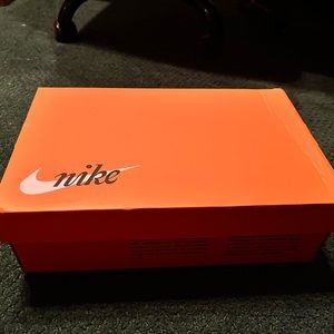 NEW NIKE BLAZERS MID ‘77